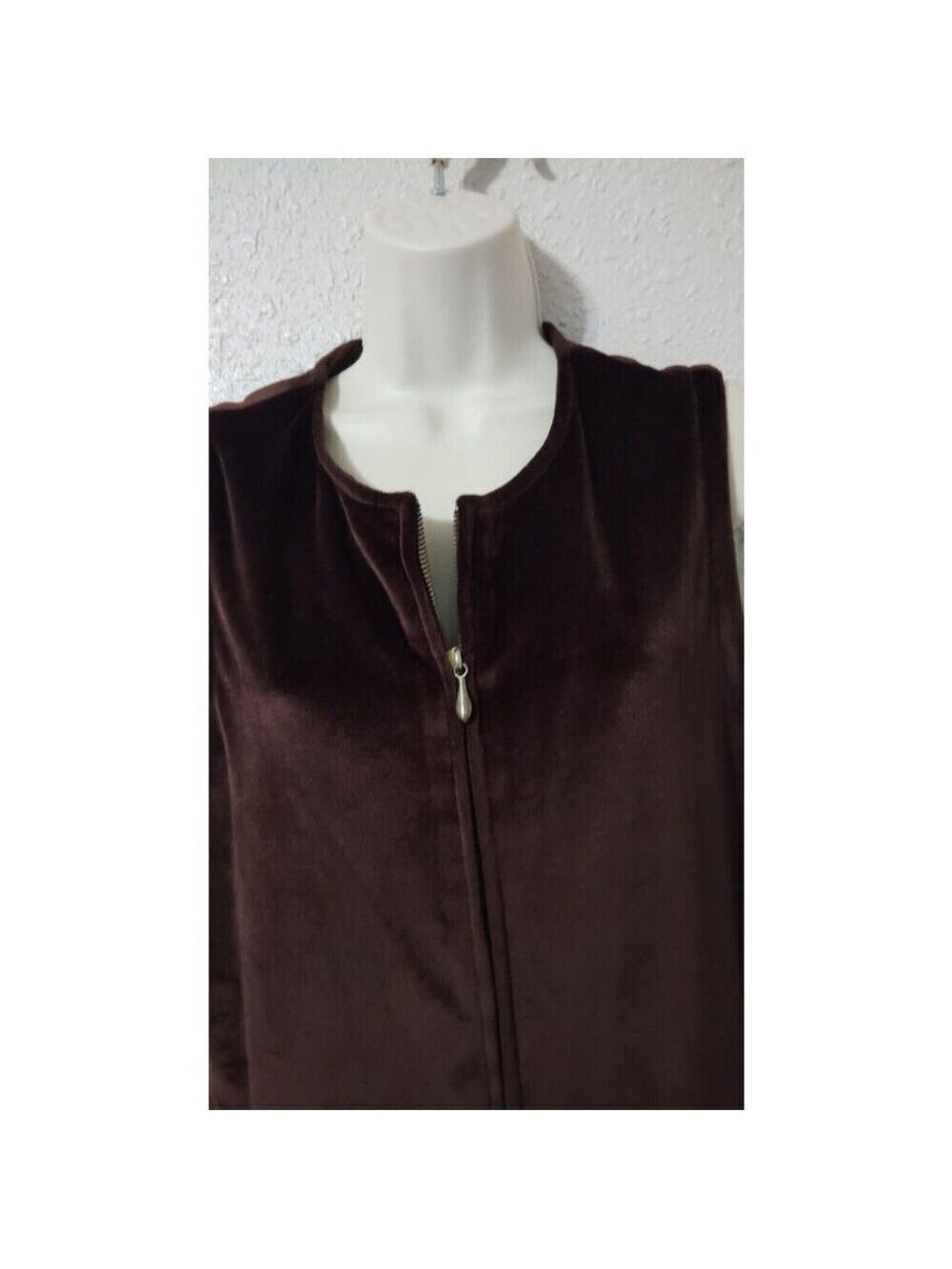 Vintage Sports Saavy Vest Women Medium Brown 100% Polyester Zipper , 1980's